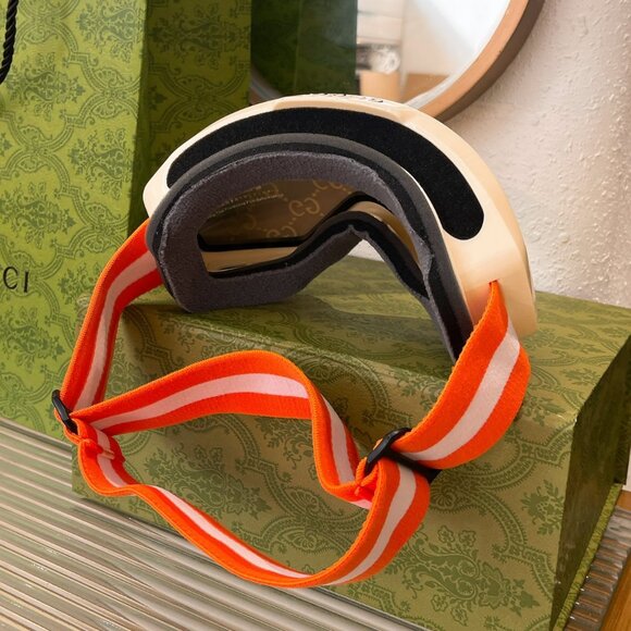 Gucci Ski Goggles with Monogram - Picture 2 of 5